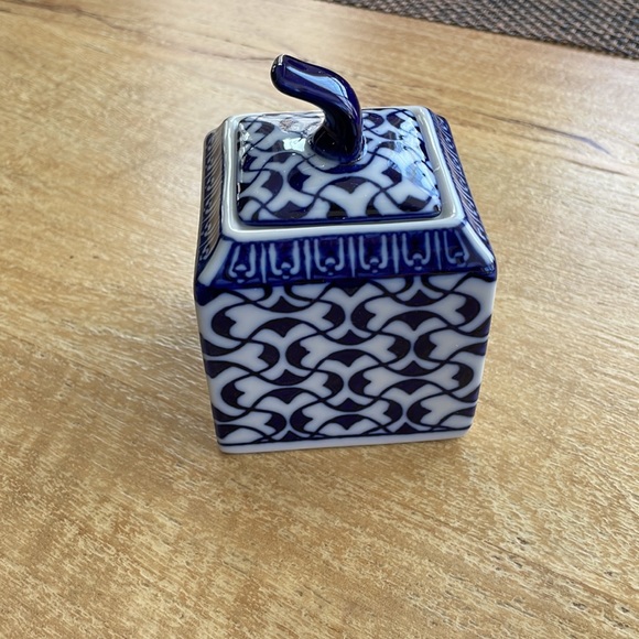 Set of 3 Porcelain Blue/White Condiment Jars With Tray - Picture 4 of 16